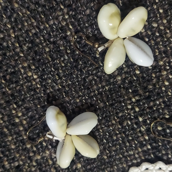 Macrame shell earrings bundle 4 pair - Picture 3 of 7